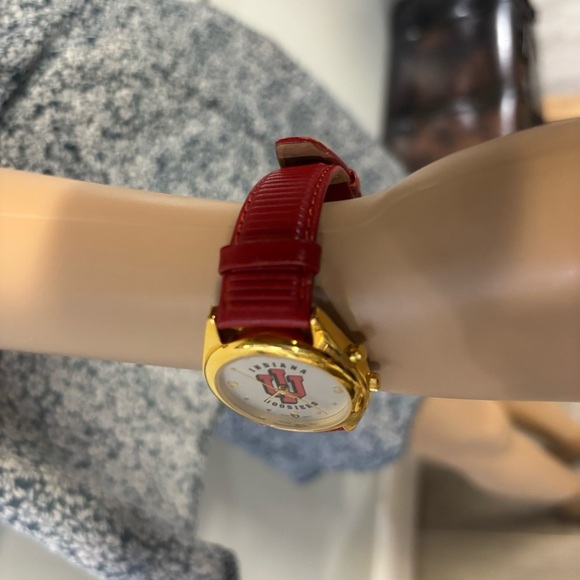 ❤️Indiana Hoosiers Red and Gold Musical Watch - Picture 4 of 4